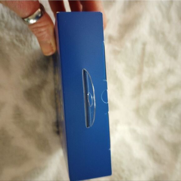 Apple air tag protective holder 4 pack with carabiner style ring nwt - Picture 3 of 5